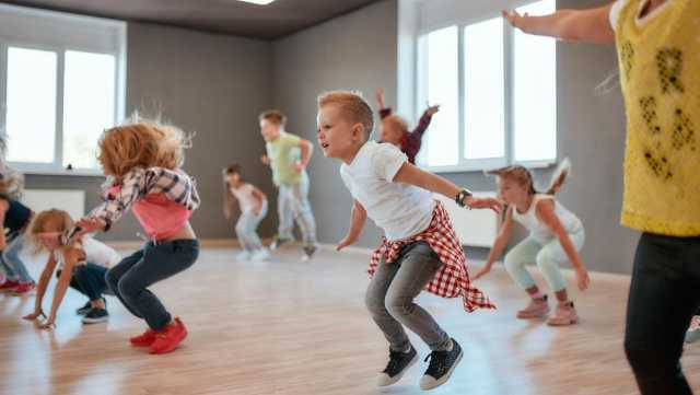 kids dancing 